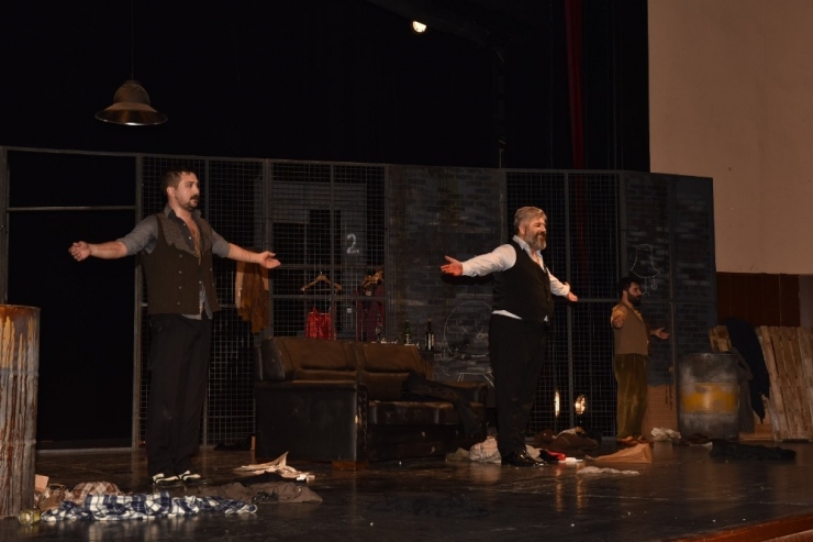 “Çıkmaz Sokak Çocukları” Adana Turnesi’nde