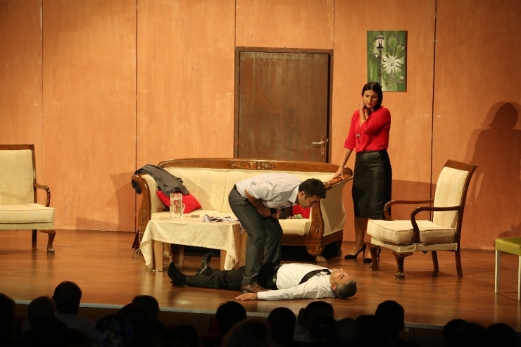 Erdemli Belediyesi Şehir Tiyatrosu, Sezonu 7 Oyunla Açtı