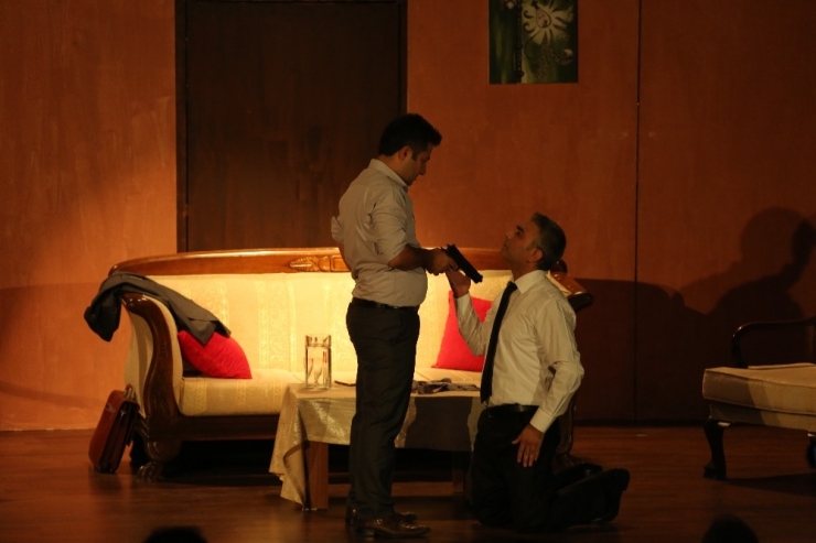 Erdemli Belediyesi Şehir Tiyatrosu, Sezonu 7 Oyunla Açtı