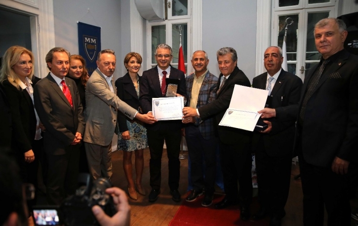 Başkan Akpınar’a ‘Cumhuriyet Üstün Hizmet Ödülü’