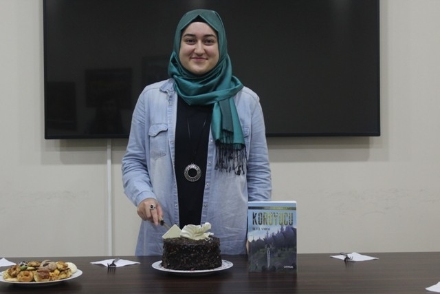 21 Yaşındaki Genç Yazarın Romanı Piyasaya Çıktı