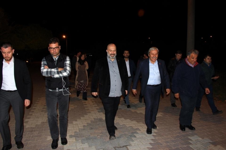 Dedesinin Yaptırdığı Tren Köprüsü Altında Karşılandı