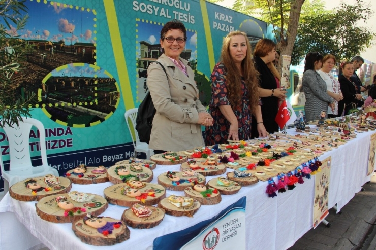 Şemsiyeli Sokak Cumhuriyetin Renklerine Büründü