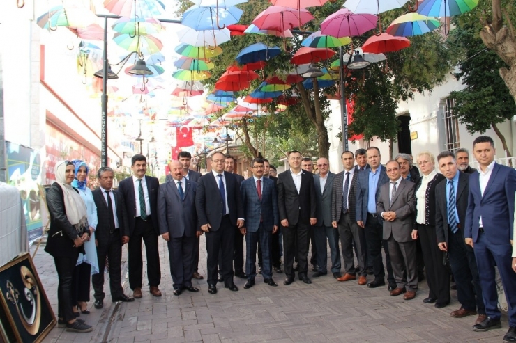 Şemsiyeli Sokak Cumhuriyetin Renklerine Büründü