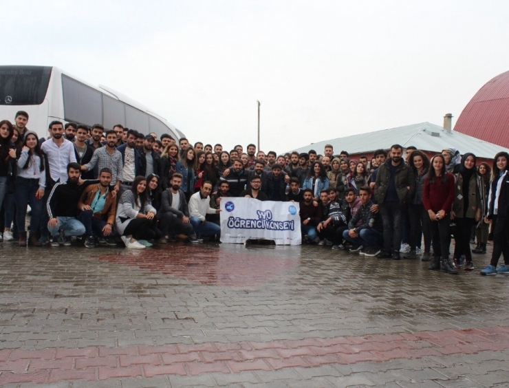 Yyü Öğrenci Konseyinden Selçuklu Mezarlığına Ziyaret