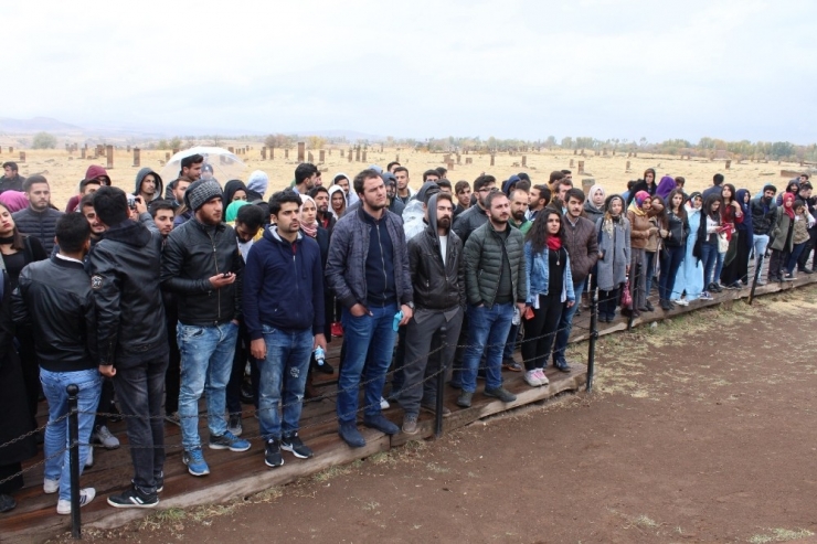 Yyü Öğrenci Konseyinden Selçuklu Mezarlığına Ziyaret