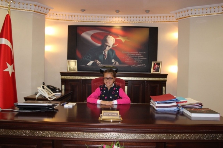 Dün İstedi, Bugün Vali Oldu