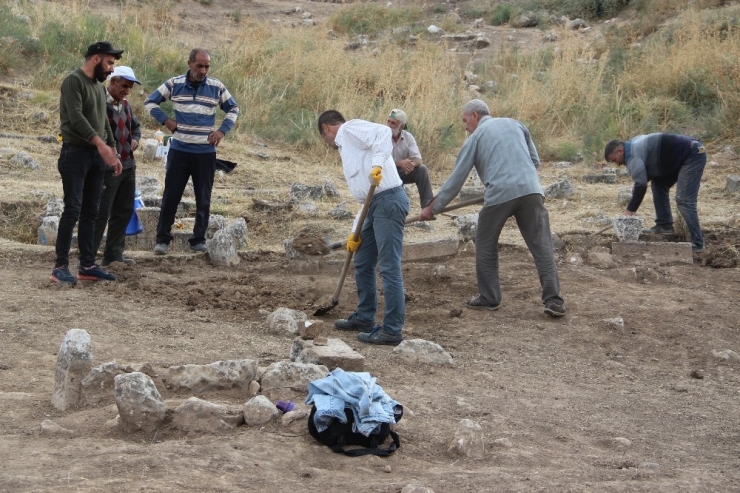 Hasankeyf’te Artuklu Dönemine Ait 60 Mezar Bulundu