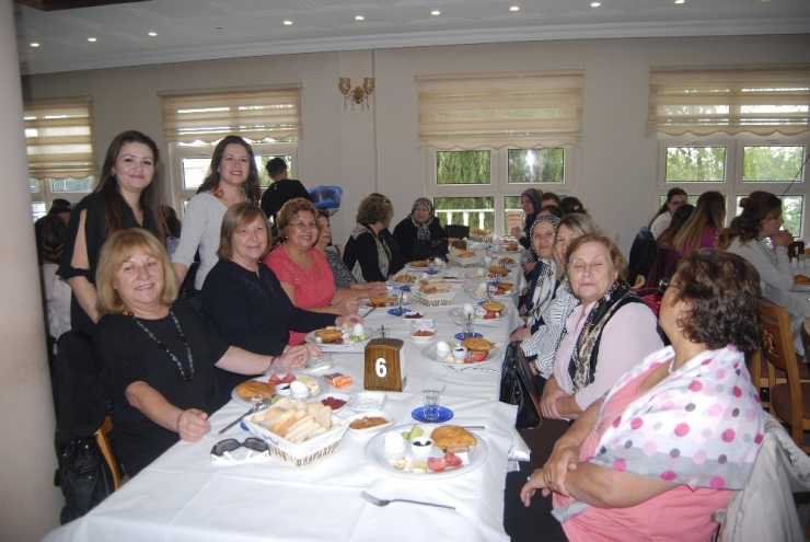 Okul Yararına Dayanışma Kahvaltısı Düzenlendi