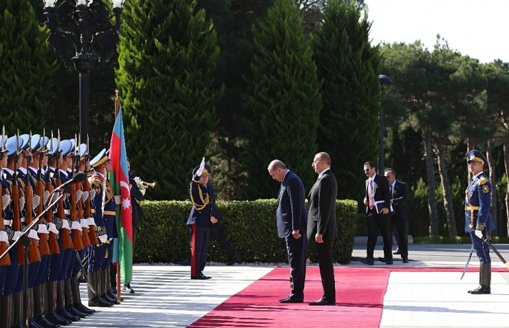 Cumhurbaşkanı Erdoğan Azerbaycan’da Resmi Törenle Karşılandı