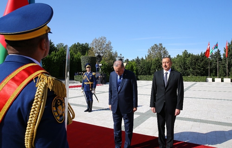 Cumhurbaşkanı Erdoğan Azerbaycan’da Resmi Törenle Karşılandı