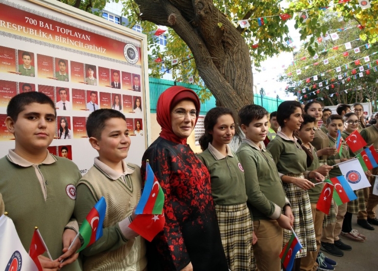 Emine Erdoğan, Yenilenen Bakü Türk Lisesi Açılış Törenine Katıldı