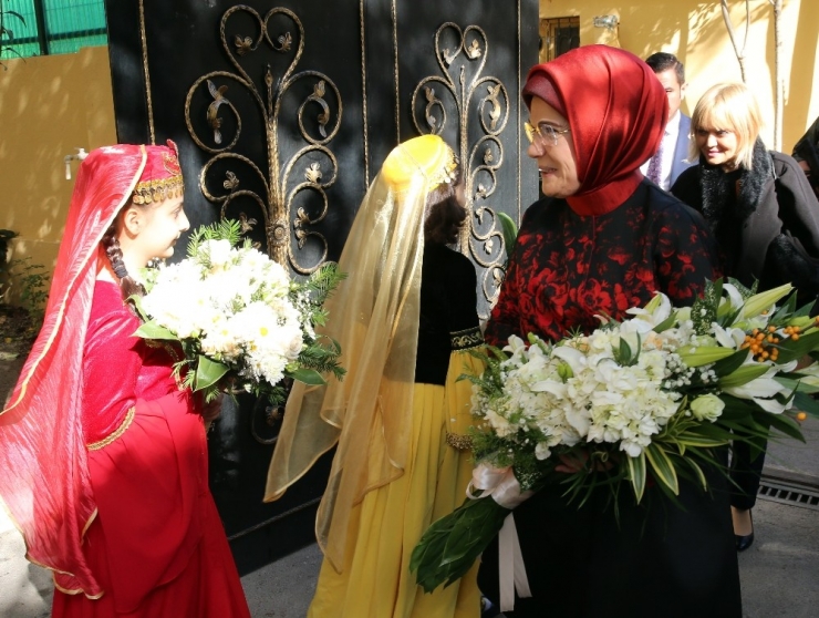 Emine Erdoğan, Yenilenen Bakü Türk Lisesi Açılış Törenine Katıldı