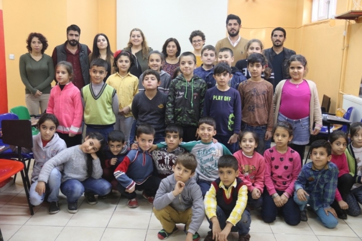 Solinli Çocuklara İngilizce Ders Verildi