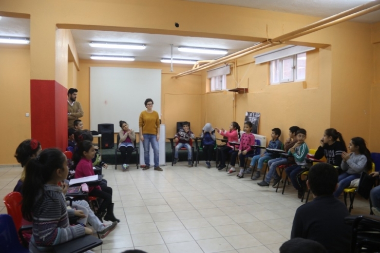Solinli Çocuklara İngilizce Ders Verildi