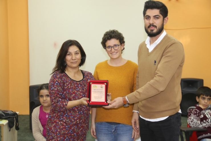 Solinli Çocuklara İngilizce Ders Verildi