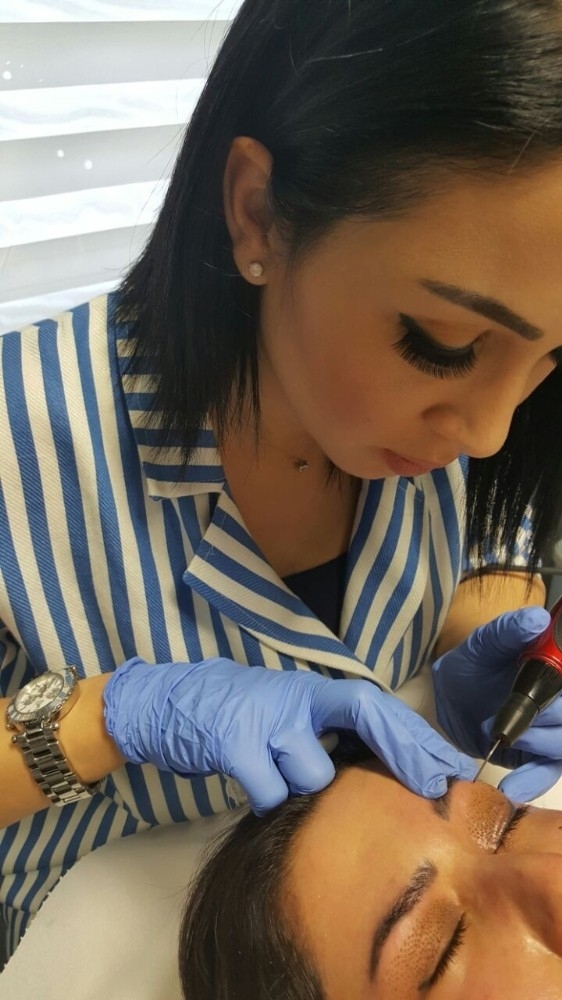 Genç Kalmanın Sırrı Göz Çevresi Estetiğinde