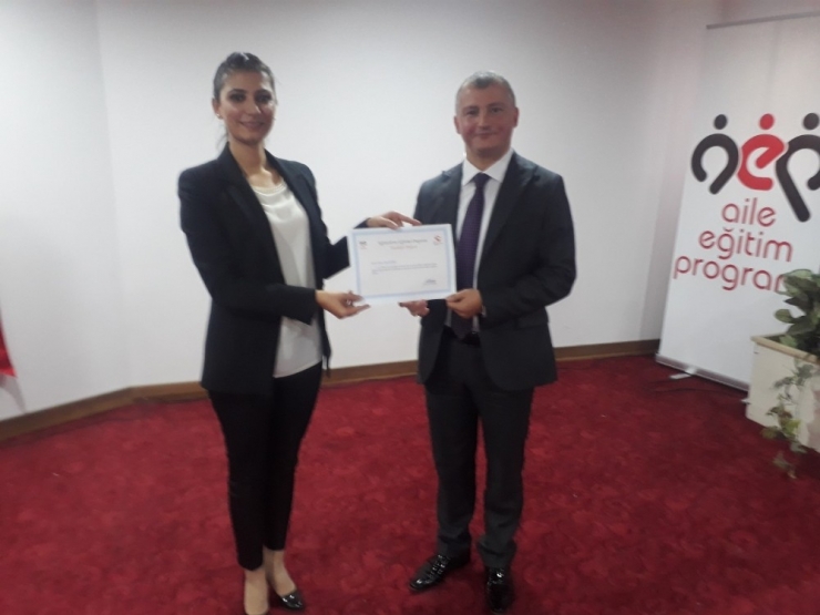 Kars’ta, Aile Programı Kapsamında ‘Eğitici Eğitimi’ Düzenlendi