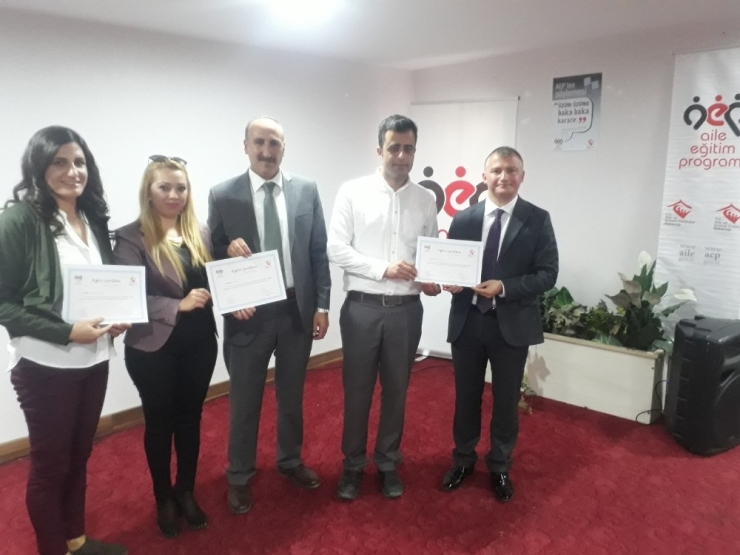 Kars’ta, Aile Programı Kapsamında ‘Eğitici Eğitimi’ Düzenlendi