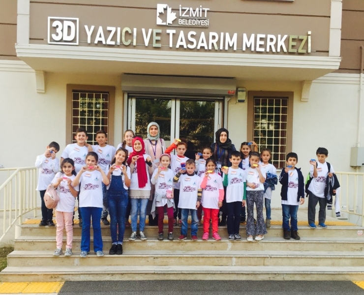 Kartepeli Çocuklar, 3d Yazıcı Ve Tasarım Merkezi’ni Gezdi