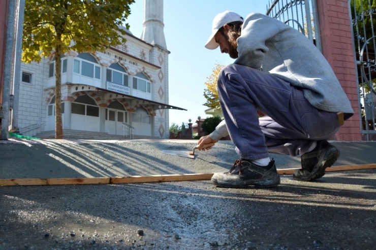Kartepe’de Park Ve Bahçelerde Kış Temizliği