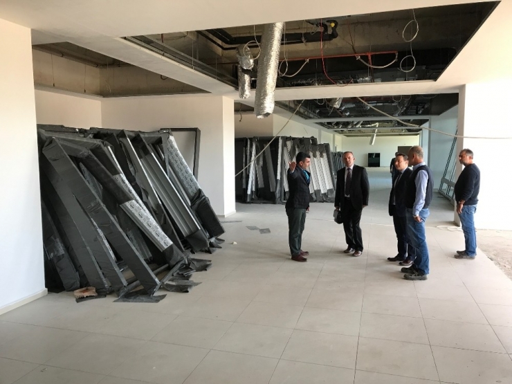 Burhaniye’de Kaymakam Öner Hastane İnşaatında İnceleme Yaptı