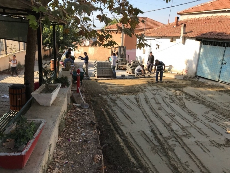 Çepnibektaş Mahallesinde Kilit Parke Çalışmaları Başladı