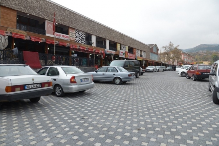 Melikgazi’den Hisarcık’ta Meydan Düzenlemesi