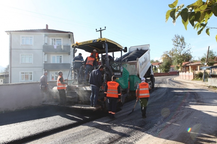 Arifiye’ye 2 Bin 800 Ton Sıcak Asfalt Atıldı