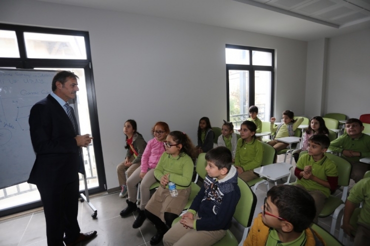 Başkan Alemdar, Minik Öğrencilerin Misafiri Oldu
