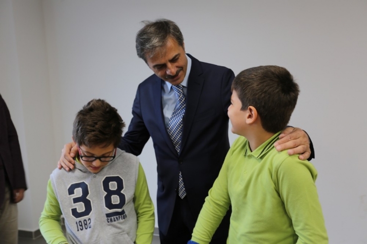 Başkan Alemdar, Minik Öğrencilerin Misafiri Oldu