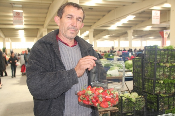 Tarla Çileğine 1 Haftada Yüzde 60 Zam Geldi