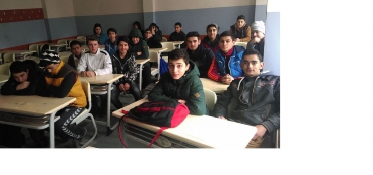 Bursa’da Öğrenciler Donuyor