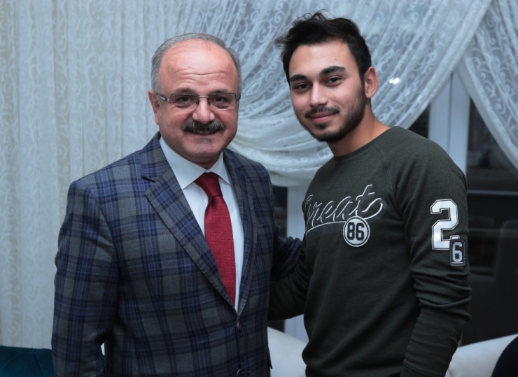 Vali Çakacak, Şehit Murat Ködük’ün Ailesini Ziyaret Etti