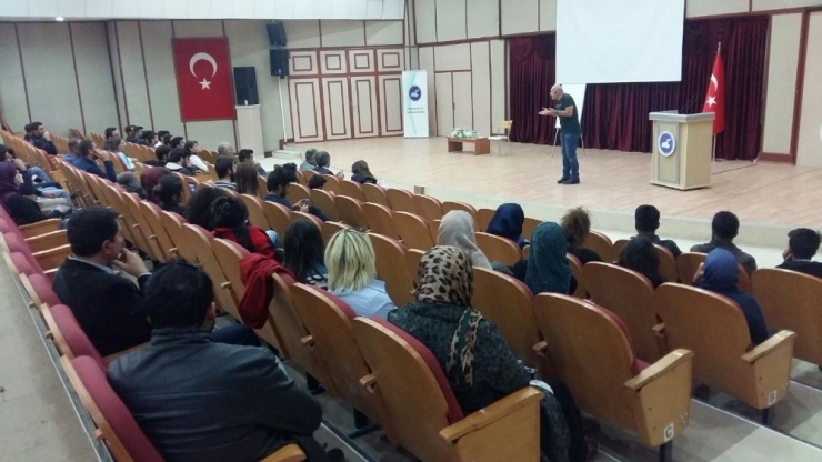 Yyü’de Stand-up Gösterisi