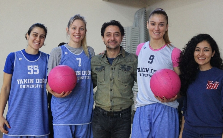 Kadın Basketbol Takımı Meme Kanserine Dikkat Çekti