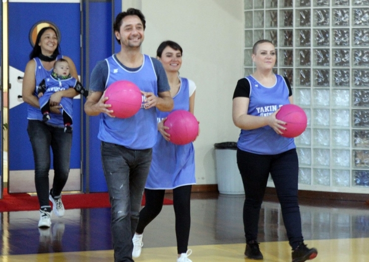 Kadın Basketbol Takımı Meme Kanserine Dikkat Çekti