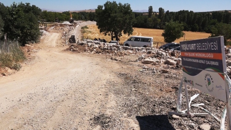 Yeşilyurt’ta Doğalgaz Çalışmalarına Engel Olan Evler Yıkıldı