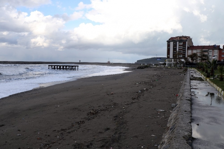 Sahile Yapılan Bina Vatandaşı İkiye Böldü