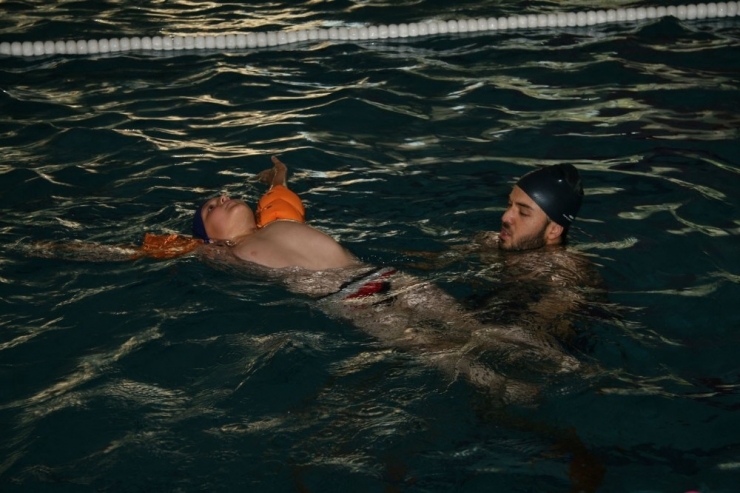 “Çocuklar Okula Anneler Havuza” Projesine Annelerden İlgi