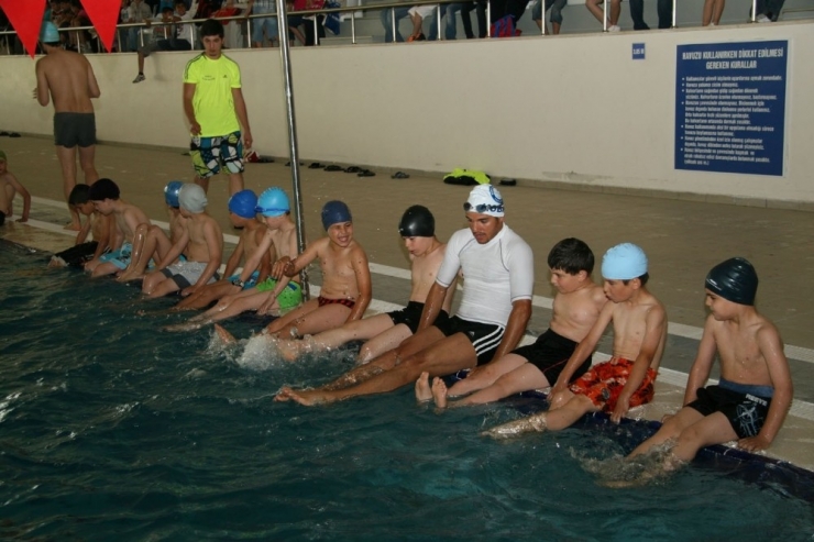 “Çocuklar Okula Anneler Havuza” Projesine Annelerden İlgi