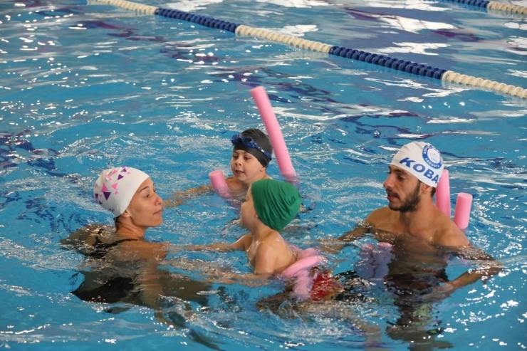 “Çocuklar Okula Anneler Havuza” Projesine Annelerden İlgi