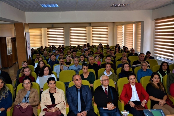 Edremit’te Öğretmenlere Tübitak Programları Tanıtım Semineri Verildi