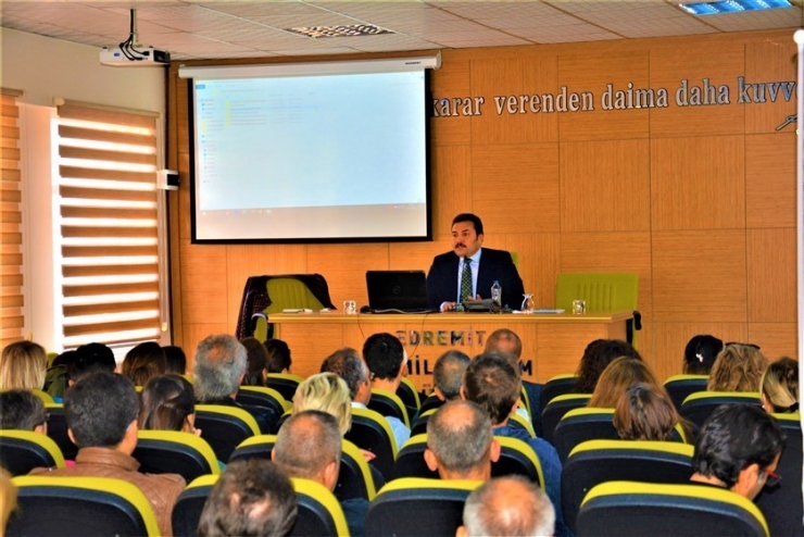 Edremit’te Öğretmenlere Tübitak Programları Tanıtım Semineri Verildi