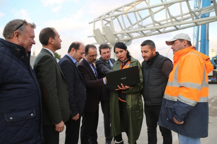 Uşak’ta Teknolojik Geçidin İlk Bölümü Yerleştirildi