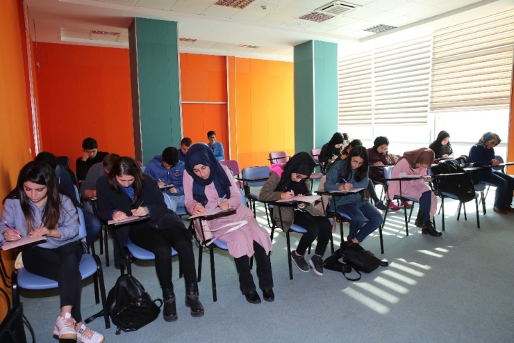 Darıca Bilgi Evleri Öğrencileri Üniversiteye Hazırlıyor