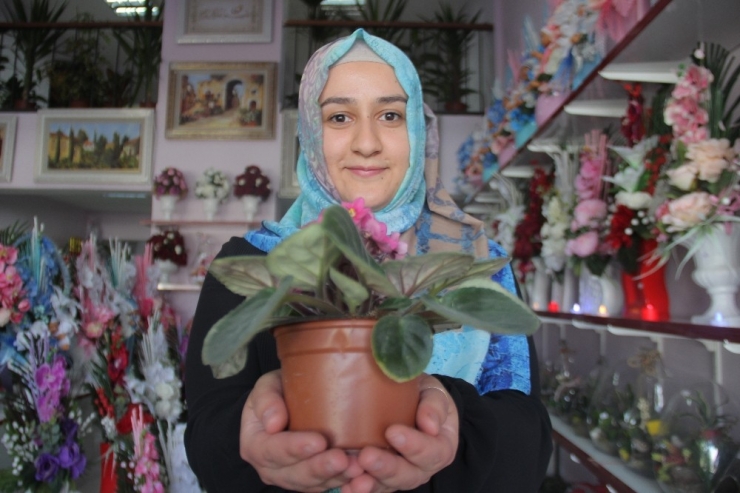 Genç Girişimci İlçesinin İlk Çiçekçisi Oldu
