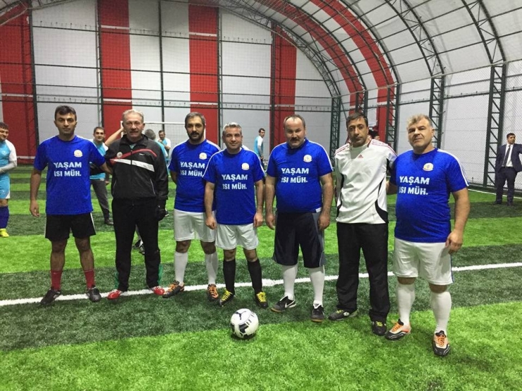 Hanak’ta Halı Saha Açılışı Yapıldı