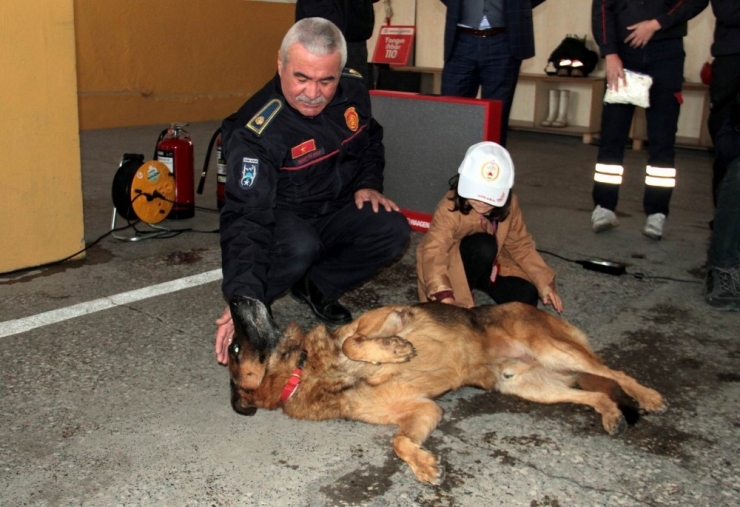 Minik Öğrenciler ‘Yangın Dede’den Eğitim Aldı
