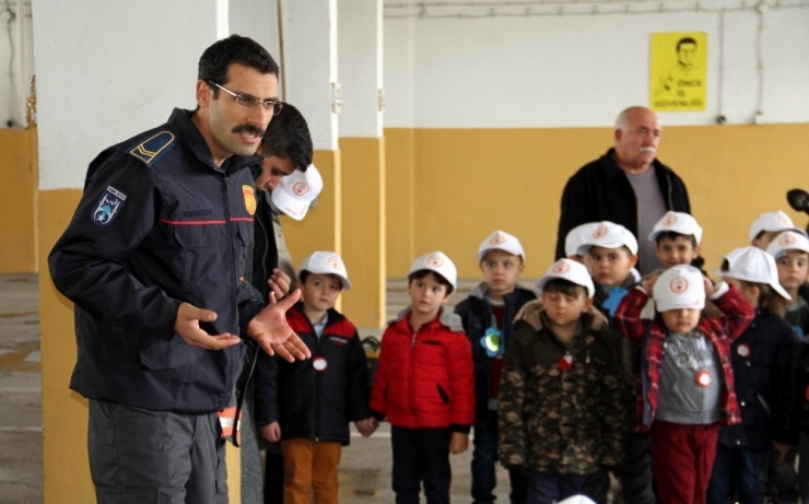Minik Öğrenciler ‘Yangın Dede’den Eğitim Aldı